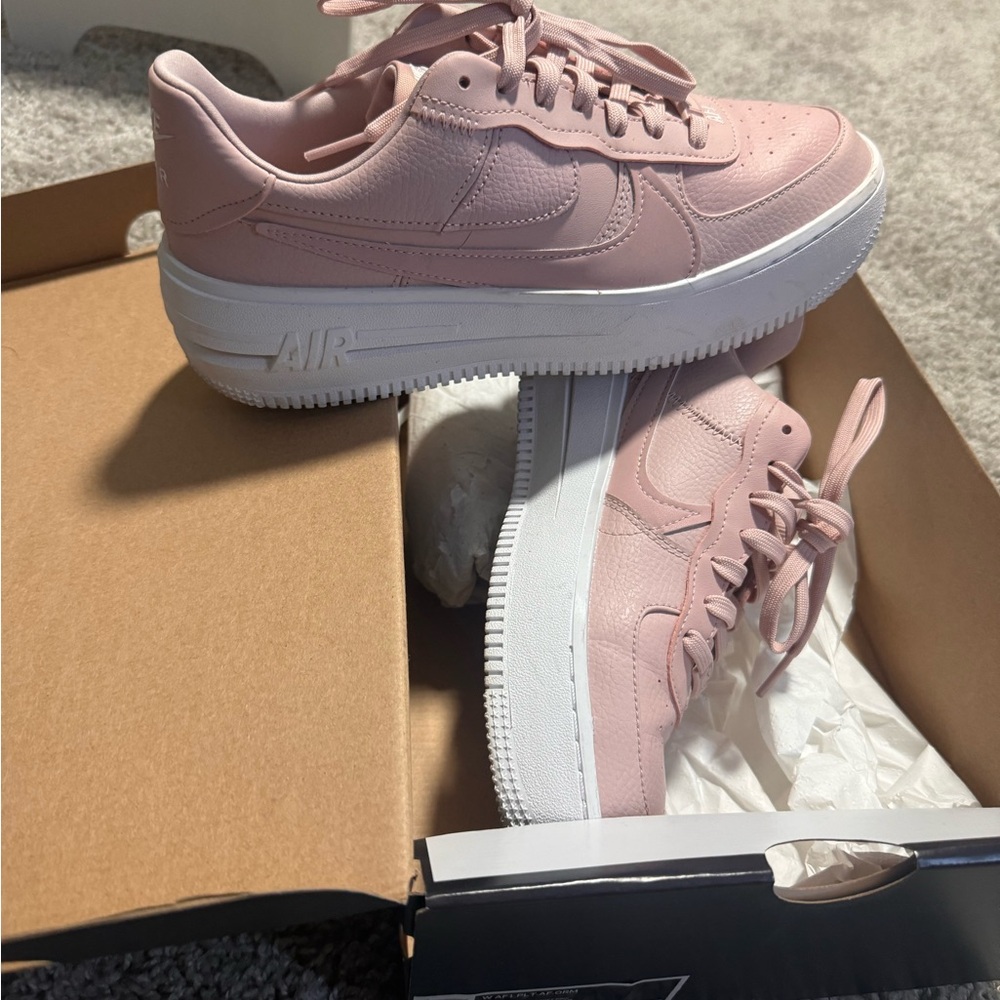 Like New Womens Nike Size 9